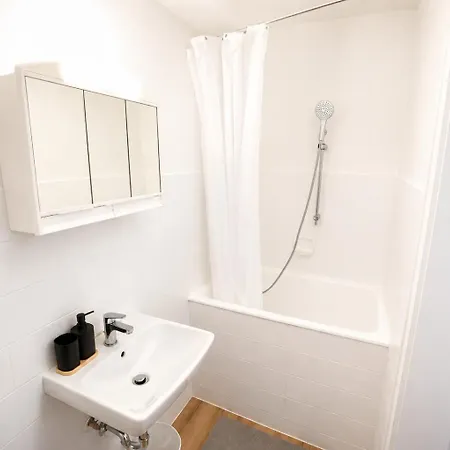 Cozyroom For 3 In *
